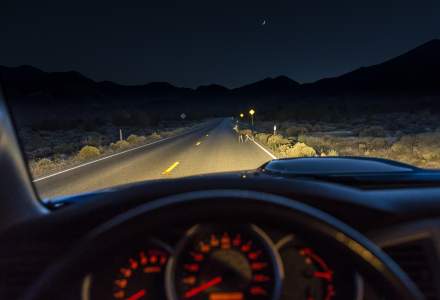 Majoritatea șoferilor români întâmpină dificultăți în privința vizibilității noaptea