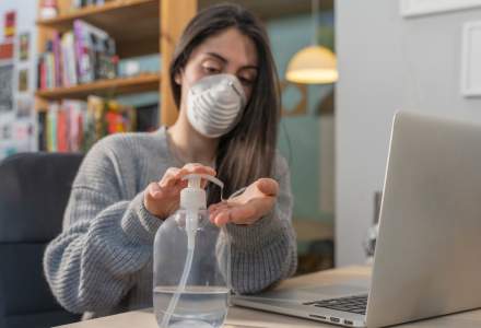 STUDIU: 56% dintre români nu pot lucra de acasă, rămânând vulnerabili infecției cu virusul