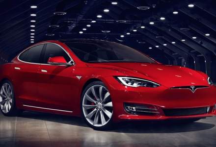 Tesla renunță la showroom-uri pentru a reduce cheltuielile de marketing și vânzări