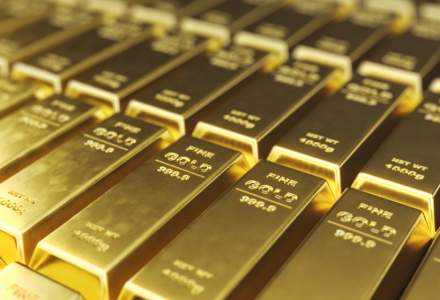 Aurul ajunge marţi la un maxim istoric, iar leul se depreciază uşor faţă de euro