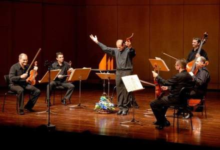 Gheorghe Zamfir si taraful sau sustin un concert la Jocurile Francofoniei de la Nisa