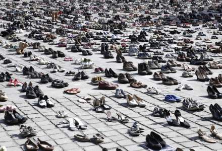 Coronavirus | Pantofii au înlocuit activiştii la un protest contra încălzirii globale