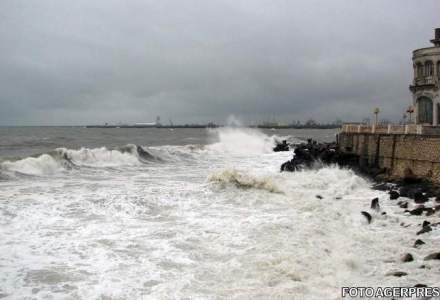 ALERTA in Portul Constanta. O nava cu 667 de turisti straini, in pericol, din cauza furtunii
