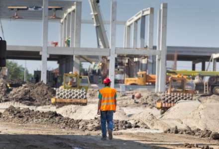 Guvernul pregătește un program de investiţii "fără precedent" în infrastructură pentru a salva forţa de muncă din construcţii
