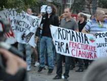 Protestatarii anti-Rosia...