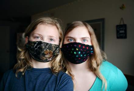 PSD vrea să limiteze obligaţia de a purta mască pentru anumite categorii: Nu trebuie impuse elevilor, copiilor