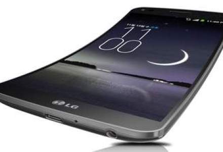 LG a lansat G Flex, primul sau telefon cu ecran curbat si intra in concurenta directa cu rivalii de la Samsung [FOTO]