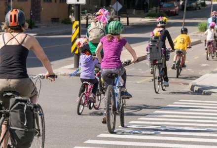 Europenii vor mai multe piste pentru biciclete şi alei pietonale pentru menţinerea aerului curat