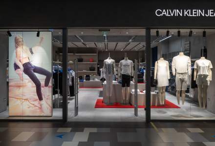 Primele magazine Calvin Klein Underwear și Calvin Klein Jeans au fost deschise în România