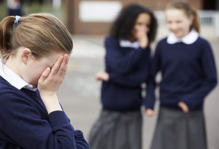 Tot ce trebuie să știi despre adoptarea normelor noi pentru reglementarea bullying-ului în școli