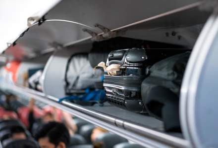 Italia a interzis bagajele în compartimentele din cabina avioanelor