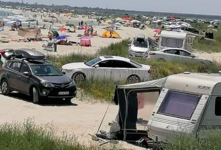 Mii de turiști și sute de mașini în weekend pe plajele sălbatice de la Vadu, Corbu și Capul Midia