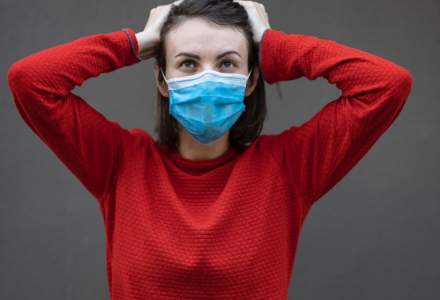 Ce cred românii despre pandemia de coronavirus: câți poartă mască și folosesc gel dezinfectant