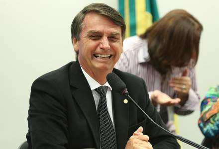 VIDEO Jair Bolsonaro şi-a dat masca jos în faţa jurnaliştilor după ce a anunţat că are coronavirus.