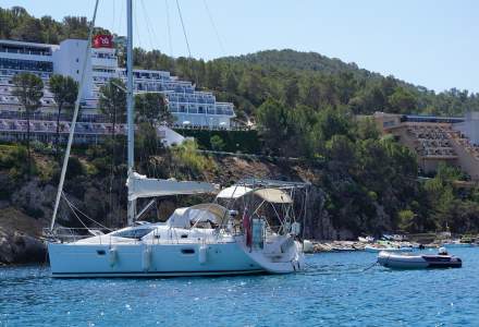 Vacanțe de lux, în Ibiza, pentru medicii din Europa