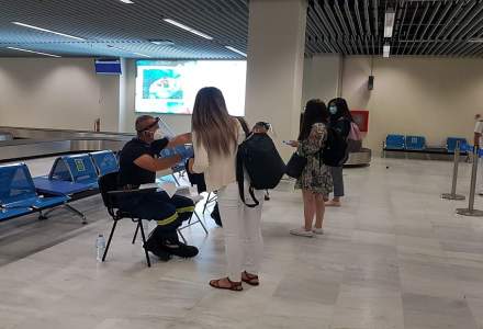 REPORTAJ GRECIA: Cum se face și cât durează testul pentru COVID-19 făcut turiștilor români care ajung în Creta