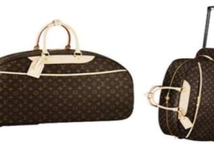 O hala care imita o valiza Louis Vuitton a incins spiritele la Moscova