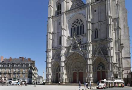ULTIMA ORĂ! Incendiu puternic la Catedrala Nantes din Franța