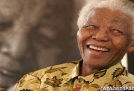 Moartea "eroului umanitatii". Mandela, pe prima pagina in presa din intreaga lume