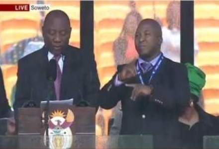 "Este un impostor." El este interpretul care i-a pacalit pe surdo-mutii de la ceremonia pentru Mandela