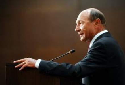 Basescu a promulgat modificarea Legii referendumului