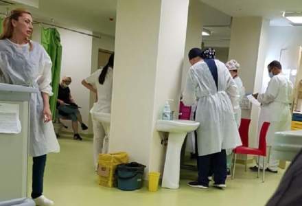 Imagini revoltătoare. Asistentă medicală de la UPU Craiova, fără mască în spital