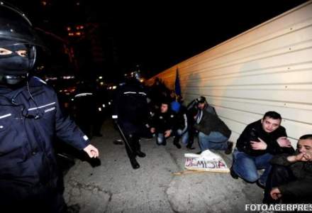 PROTESTE. De ce au intervenit jandarmii cu gaze lacrimogene