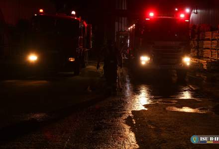 Incendiu pe şoseaua Chitilei din Capitală. Pompierii intervin cu 14 autospeciale