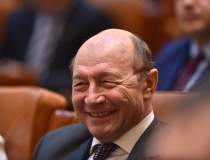 Traian Băsescu intră,...