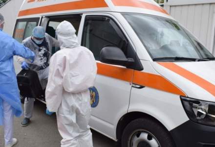 O ambulanță care transporta un pacient confirmat cu coronavirus a căzut de pe un pod în Gorj