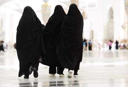 Arabia Saudită: Zece femei au fost numite în funcţii de conducere importante la Mecca şi Medina
