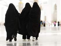 Arabia Saudită: Zece femei au...