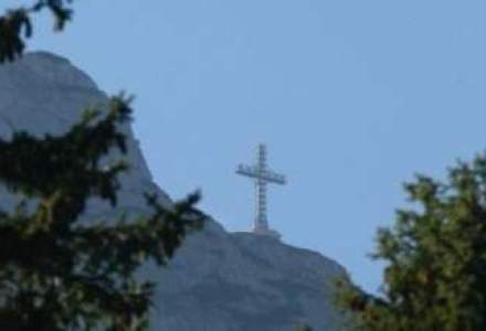 Record Guinness: Crucea Caraiman, cea mai inalta cruce din lume amplasata pe un varf montan
