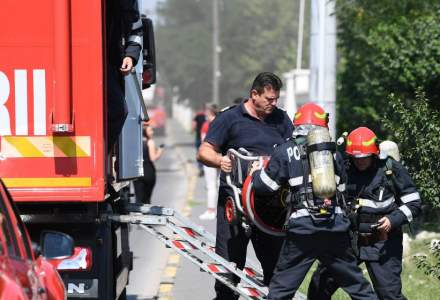 Un incendiu a izbucnit la un service auto din Craiova