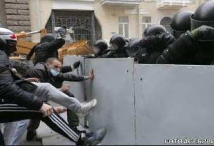 Protestele din Kiev iau o turnura tragica: un manifestant, impuscat de politie?