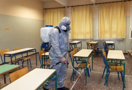 Un tată bolnav de COVID-19 și-a dus copilul la școală în București