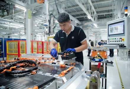 BMW dublează capacitatea de producţie a bateriilor pentru mașini electrice în China
