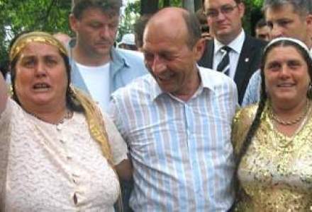 Basescu ia apararea romilor? Ce raspuns le-a dat jurnalistilor de la Berlin