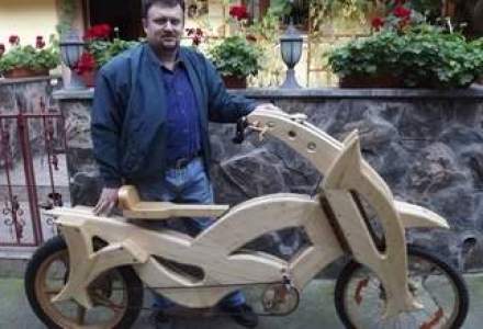 Un roman a creat o bicicleta din lemn, care ar putea fi prezentata la Turul Frantei