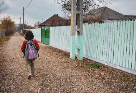 Cum s-ar putea face mai bine școala la sat când unu din opt copii merge flămând la ore?