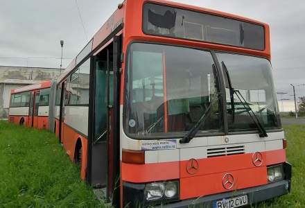 FOTO | Un autobuz scos din circulație s-a transformat într-un spațiu educațional pentru copii
