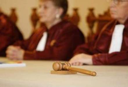 Revizuirea Constitutiei: judecatorii CC au gasit 25 de elemente neconstitutionale