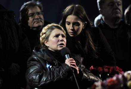 Timosenko, in lacrimi, ii saluta pe "eroii tarii": cine este "doamna de fier" a Ucrainei