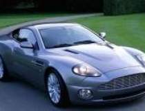 Un showroom Aston Martin va...