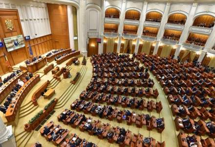 Noi creșteri de salarii pentru bugetari: Camera Deputaților, for decizional, a adoptat proiectul de lege