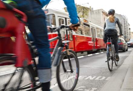 Soluţia găsită de Viena pentru combaterea COVID-19: livratori de teste pe biciclete