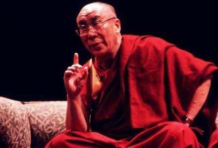 Dalai Lama ataca homofobia: "NU vad nicio problema in casatoria intre persoane de acelasi sex"