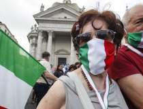 Roma: Lupte de stradă între...