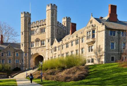 Universitatea Princeton oferă 16 cursuri online gratuite
