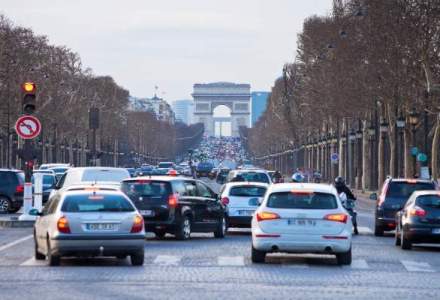 Franta, ca pe vremea lui Ceausescu: masinile vor circula alternativ in Paris din cauza poluarii